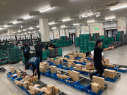 ☆コンビニ商品の仕分け☆　２週間ごとのシフト制になっている為、学校行事やプライベートとの両立もしやすい！全員未経験スタート！の詳細画像