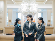 【結婚式場のコンシェルジュ】時給1250円〜アルバイトデビュー、未経験、友人同士の応募大歓迎★みなとみらいの街のシンボル、日本最大規模の結婚式場でコンシェルジュの仕事♪　#週1日～OKの詳細画像