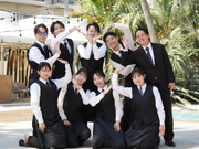 結婚式を一緒に創り上げましょう　THE　BEACH　ブライダルサービススタッフ　週1日～土日のみOK　未経験者歓迎　初アルバイト歓迎　同年代が多いので馴染みやすい　ガクチカ！就活でも評判いいですよの詳細画像