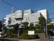 【居住系福祉サービスのお仕事★交通費支給☆戸塚駅よりバス乗車し「上矢部」下車　徒歩1分、オーケーストア左隣★１階はカフェ☆バイク自転車通勤OK】☆土・日の募集★９：００～１２：００の３時間勤務です！の詳細画像