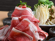 ＜おいしいまかない付き！＞しゃぶしゃぶ＆すき焼き食べ放題店のホールスタッフ／週1日～・1日2h～OK／服装・髪型自由／交通費支給／駅チカの詳細画像