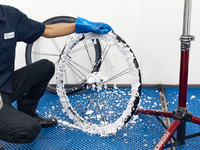 ロードバイクなど自転車の洗車および店舗運営スタッフの詳細画像