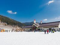 【リゾートバイト】スキー場でのお仕事　レストラン　12月上旬〜3月下旬に1ヶ月～働ける方　寮あり　リフト券貸出など従業員特典ありの詳細画像