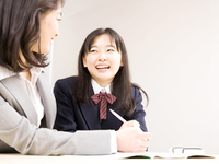 【未経験歓迎！研修あり】中学生対象の個別塾講師！週1日1コマ～OK！◎得意教科1科目～指導OK！英会話レッスン社割で受講可能♪の詳細画像