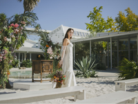 結婚式を一緒に創り上げましょう　THE　BEACH　ブライダルサービススタッフ　週1日～土日のみOK　未経験者歓迎　初アルバイト歓迎　同年代が多いので馴染みやすい　ガクチカ！就活でも評判いいですよの詳細画像