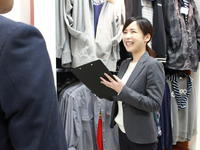 （アルバイト・パート）長期販売スタッフ　★[就活準備に][安定企業でしっかり]ライフスタイルに合わせた働き方はAOKIで！短時間勤務OK!ミニボーナス有！サイズマックスセブンパークアリオ柏店　1097の詳細画像