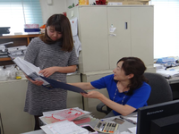1日３～4時間//出勤時間帯・出勤日数が自由に選べる‼　　☆オフィスでのアクセサリーの検品作業☆の詳細画像