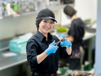 ★シーフードレストランの調理スタッフ★履歴書不要でオンライン面接◎週3日～／時給1230円～／未経験大歓迎＆友達との応募もOK！染髪ネイルもできちゃう！絶品まかないアリ♪の詳細画像