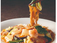 【京王新宿店】老舗中国料理店のホールスタッフ　土日祝時給UP・無料賄い付きの詳細画像