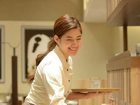 ＼未経験・４年生歓迎！／カジュアルなチャイニーズダイニングでホール接客・調理補助 #３時間／日〜OK #シフト提出2週間ごと #WワークOK #友達紹介制度 #社員割引き有の詳細画像