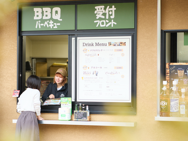 授業がない日に屋外で思いっきり体を動かすアルバイト！土日祝に週1日～OK◎自然いっぱいの公園でアクティブに働く環境なので大学生が多数活躍中♪イベント感覚で楽しく働けて従業員割引もあり◎BBQ会場の運営STAFF募集！ (003a)