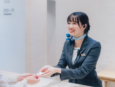 【結婚式場のコンシェルジュ】アルバイトデビュー、未経験、友人同士の応募大歓迎★なんば駅直結の結婚式場♪お客様をお迎え・ご案内するお仕事。週1日～OK