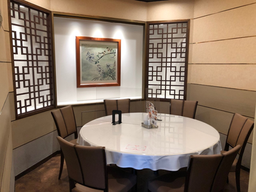 ＼初バイト・4年生歓迎／カジュアルな中華料理店でのホール・接客と調理補助 #３時間／日〜OK #シフト提出２週間ごと #WワークOK #社員割引き有