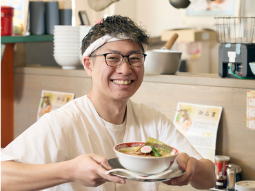 【週1日～OK！美味しいまかない有♪】SNSでバズったコーラの日があるラーメン屋♪