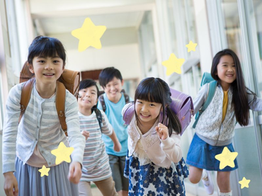 ⭐未経験からチャレンジ⭐＼学童保育の補助スタッフを募集／学生さん大歓迎🌷シフト自由😊＜江東区　毛利小学校の学童クラブ＞