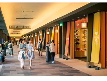 【羽田空港直結】商業施設のインフォメーション受付スタッフ／週3日・1日4時間～勤務OK　～特別な体験が待つ、国際的な職場～