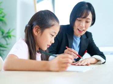 ＼週1・未経験OK！授業と両立◎／不登校・うつ・発達特性のある生徒への個別指導塾講師を募集