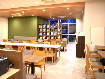 時給1400円【注文｜配膳｜レジ会計無し】朝食バイキングのホールSTAFF｜バイトデビューにも◎夕方～夜はゼミやサークルで忙しい学生さんの安定収入に◎