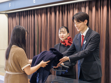 月8公演（1日2公演勤務の場合、月4日～OK!）【東京芸術劇場レセプショニスト（ホール・劇場のご案内係）】池袋駅すぐ|交通費支給|未経験OK|演劇・音楽好き歓迎◎