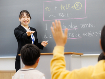 【集団指導 京進  京進の中学・高校受験 TOP∑　扶桑駅前校】＼ホワイト企業アワード受賞！／◆丁寧な研修があるので安心◆黒板の書き方から教えます♪服装はスーツ不要！私服勤務OK◎塾講師のお仕事