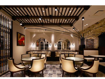 ＼初バイト・4年生歓迎／スパニッシュダイニングでのホール・接客と調理補助 #4時間／日〜OK #シフト提出２週間ごと #WワークOK  #社員割引き有