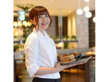 ＼初バイト・4年生歓迎／カジュアルな中華料理店でのホール・接客と調理補助 #３時間／日〜OK #シフト提出２週間ごと #WワークOK #社員割引き有
