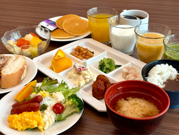 週1日～OK【注文｜配膳｜レジ会計無し】ホテルの朝食バイキングSTAFF｜バイトデビューにも◎夕方～夜はゼミやサークルで忙しい学生さんの安定収入に◎
