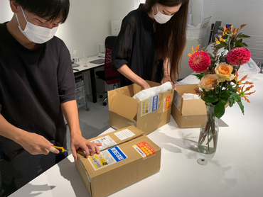 【1年生・4年生歓迎！短期もOK】 <渋谷/表参道>商品の梱包・お客様チャット対応のお仕事　1日4時間～OK　