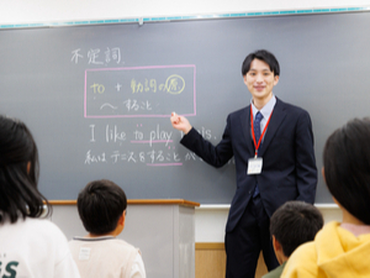 【集団指導 京進  京進の中学・高校受験 TOP∑　扶桑駅前校】＼ホワイト企業アワード受賞！／◆丁寧な研修があるので安心◆黒板の書き方から教えます♪服装はスーツ不要！私服勤務OK◎塾講師のお仕事