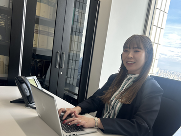 ＼★アディーレ法律事務所のコールセンタースタッフ（受電のみ）★／　夕方～夜間帯の募集！／週3日・1日4時間～OK／受電のみ／服装・髪型・髪色・ネイル自由♪