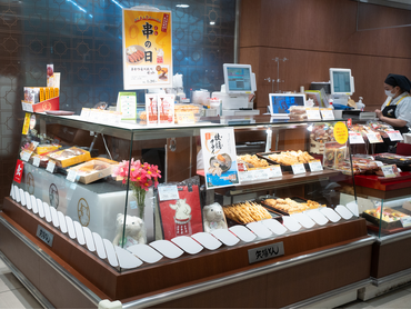 ★☆未経験歓迎★みそかつ矢場とん！まかない3食無料！週2回3h〜OK★短期1ヶ月・４年生・留学生OK！もちろん長期も大歓迎！◎お友達と一緒に面接OKです♪友だち紹介特典あり☆★