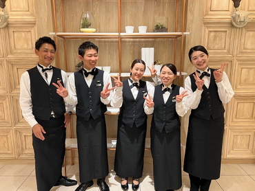 【ブライダルサービスSTAFF】時給1350円〜アルバイトデビュー、未経験、友人同士の応募大歓迎★表参道駅すぐの結婚式場で料飲サービスの仕事♪　#週1日～OK