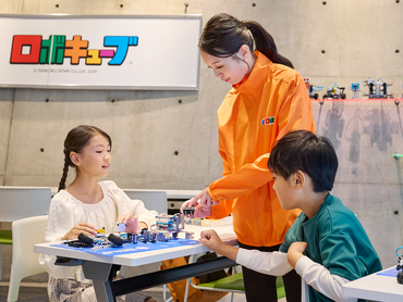 小学生向けのロボットプログラミング教室のチューター（教室サポート）や講師　※土日いずれか、月に２日程度～。1日2時間～