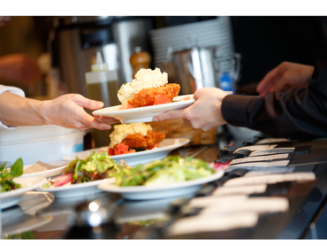 【12月オープン・有楽町駅すぐ】 週2、1日4h～OK！／キッチンスタッフ募集｜髪型髪色自由・美味しいまかない◎