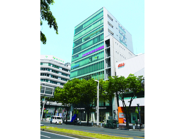 交通費全額支給！学校帰りに働ける♪　栄から徒歩1分。クリニックでの受付応対
