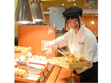 ＼初バイト・4年生歓迎／セルフうどん専門店でのホール・接客と調理補助 #３時間／日〜OK #シフト提出２週間ごと #WワークOK  #社員割引き有