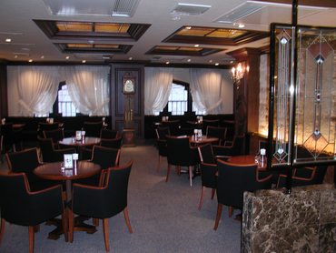 【週2日からOK！】大人気のカフェ英國屋で働くスタッフ大募集！従業員割引＆食事補助あり◎(1073)