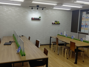 時給1400円/個別前後の事務必要なし/茶髪私服勤務OK/週1回～OK/心配なく個別指導が行えるまでじっくり研修できます！