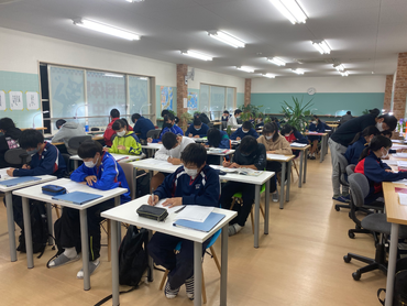 小中学生の学習サポート　勤務日応相談　服装自由　事業前準備、残業為し　未経験者歓迎　バイク、車通勤OK