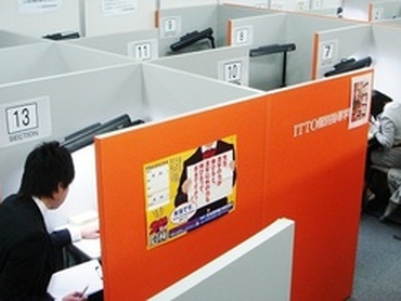 【未経験歓迎！研修あり】中学生対象の個別塾講師！週1日1コマ～OK！◎得意教科1科目～指導OK！英会話レッスン社割で受講可能♪