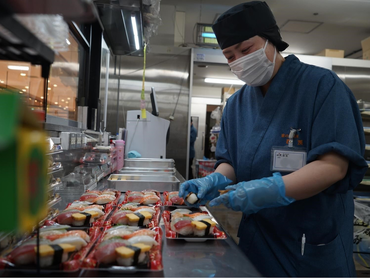 ＼年末年始限定短期アルバイト／鮮魚店の補助スタッフ募集♪包丁を使わない簡単なお仕事です！時給1350円～1400円◎