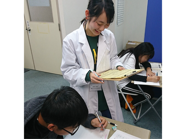 未経験の方歓迎☆週1日80分～／髪型・服装・ネイル自由！【塾講師】