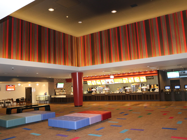 【映画館スタッフ】アルバイトデビューにも最適！新しい仲間たちと新しいお仕事を始めませんか？(MOVIX日吉津)