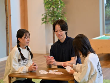 【6月末までの勤務で1万円のお祝い金有！】１日3ｈ～OK！学童スタッフ募集！保育や教育に興味のある方大歓迎♪
