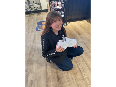 シューズの販売！バイトしながらオシャレも楽しめる仕事、バイトデビューするならここでしょ