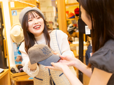 【帽子・ヘアアクセ販売】バイトデビュー歓迎☆週2～シフト相談OK＆髪色服装自由で働きやすい環境です♪