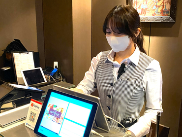 髪色自由・ピアスOK♪「自分らしく」オシャレに働ける、旧居留地の洗練されたレストラン｜駅チカ5分の好立地＆美味しい「まかない」付き