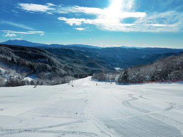 【リゾートバイト】スキー場でのお仕事　施設内での販売・接客　12月上旬〜3月下旬に1ヶ月～働ける方　寮あり　リフト券貸出など従業員特典あり