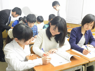 W早稲田ゼミ 久喜校 【未経験者歓迎】 教師のアシスタント業務｜勤務時間外で予習や授業準備に時間をとられません♪