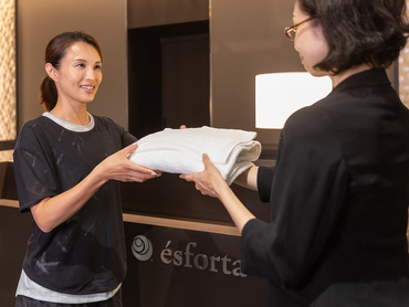 【エスフォルタ横浜】フィットネスクラブのフロント受付（アルバイト・パート）募集中！